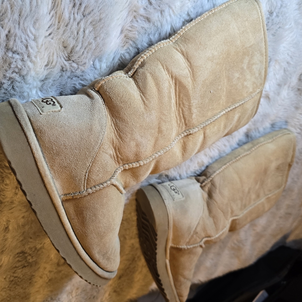 UGG Women's Classic Tan Winter Boots